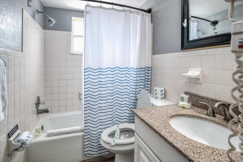 Sunset Beach Suites At Madeira Beach! Pet Friendly With Summer Breezes! - Suite 6 St. Pete Beach Exterior photo